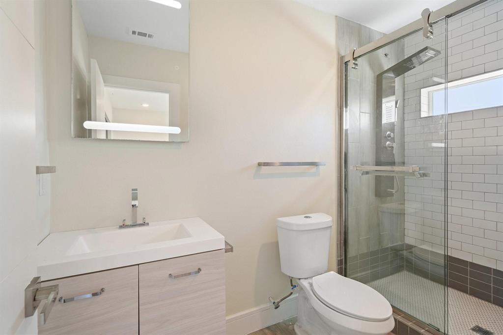 Dicksons East Dallas - Residential Lease