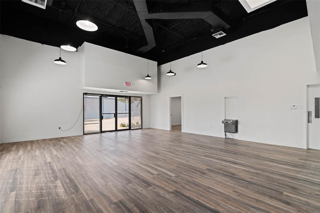 Corsicana - Commercial Sale