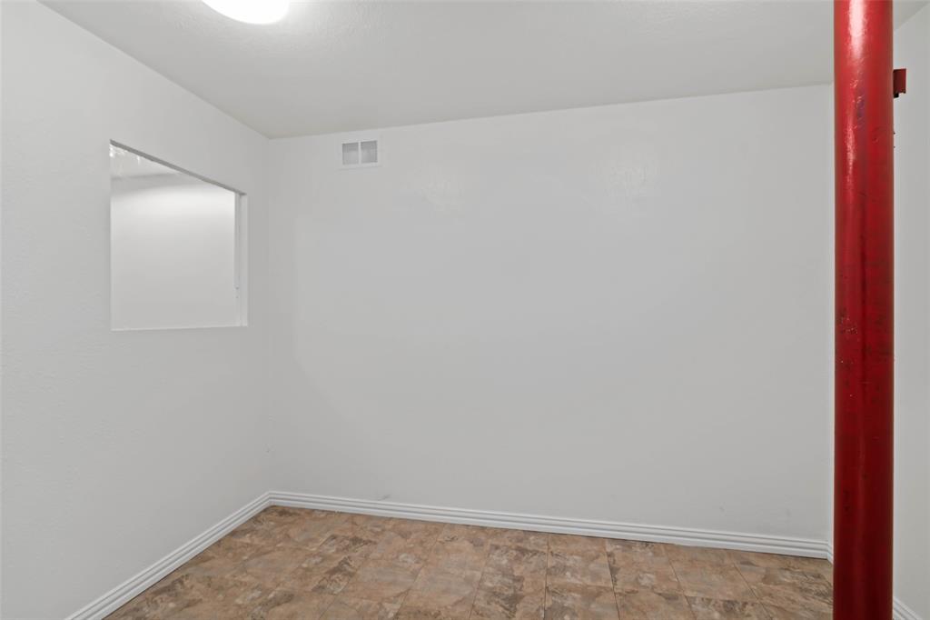 Corsicana - Commercial Sale