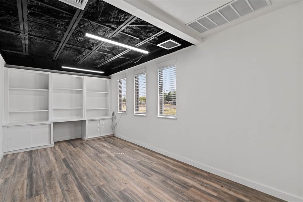 Corsicana - Commercial Sale
