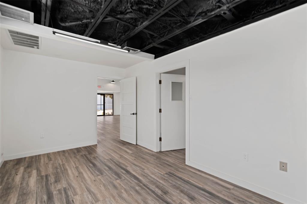Corsicana - Commercial Sale