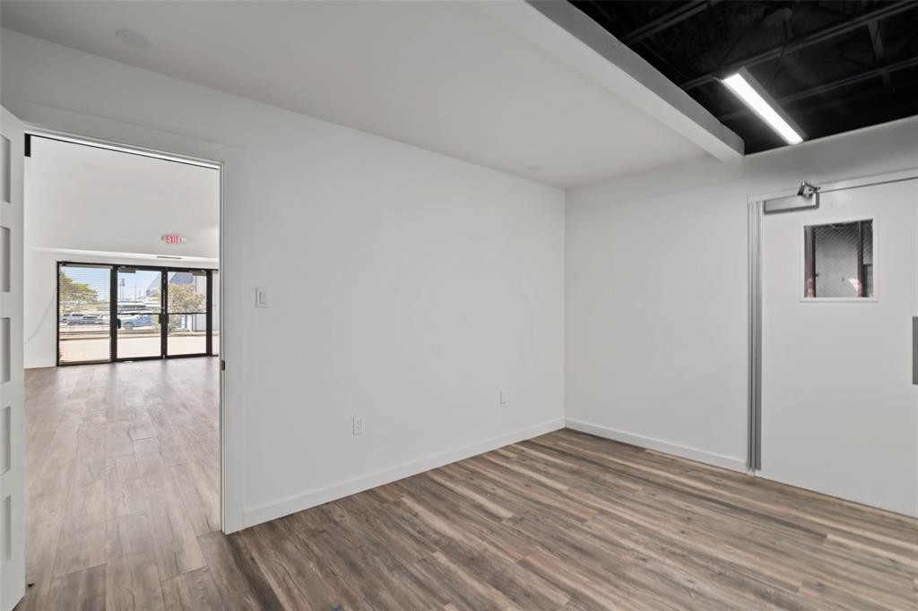 Corsicana - Commercial Sale