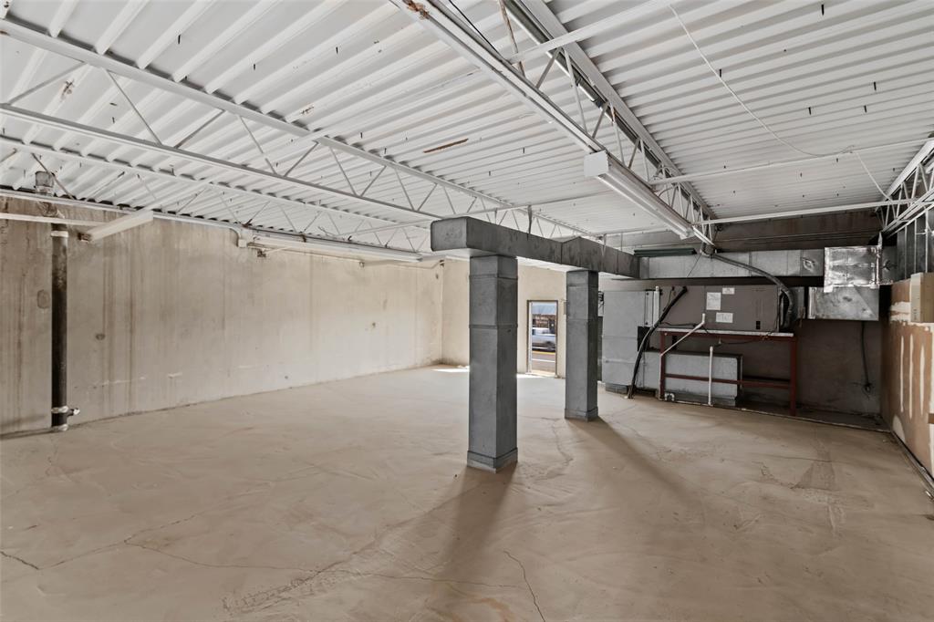 Corsicana - Commercial Sale