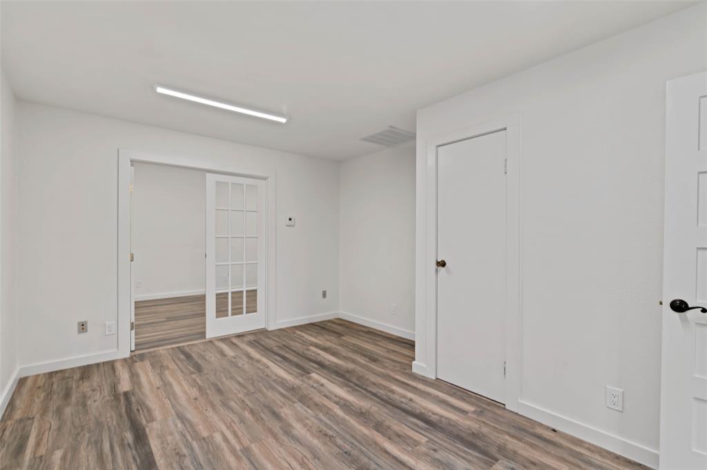 Corsicana - Commercial Sale