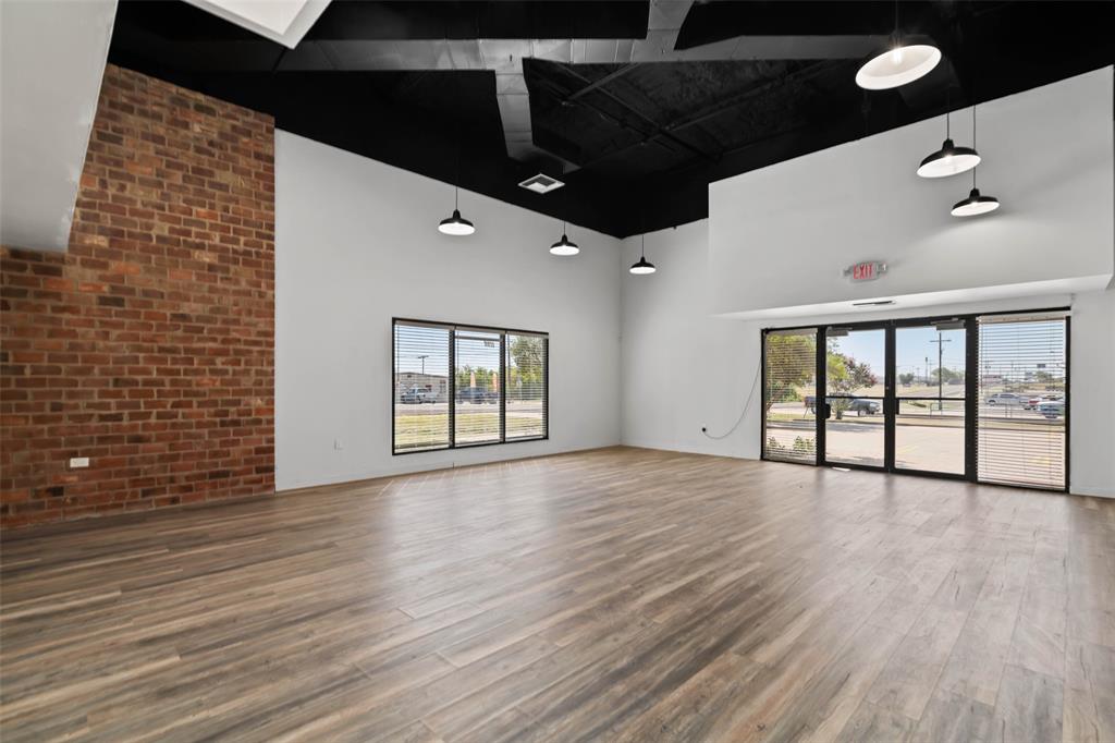Corsicana - Commercial Sale