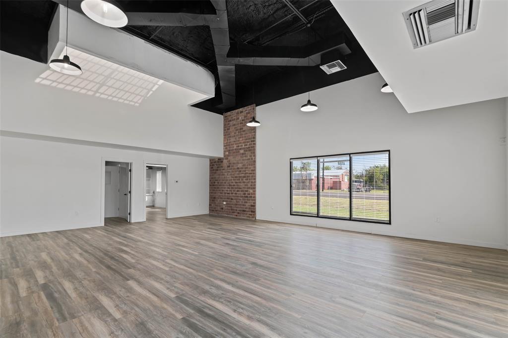 Corsicana - Commercial Sale