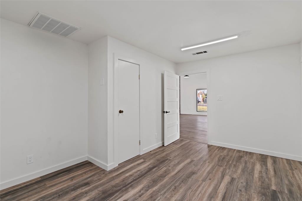 Corsicana - Commercial Sale