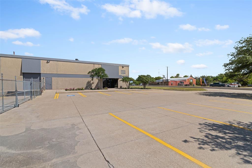Corsicana - Commercial Sale