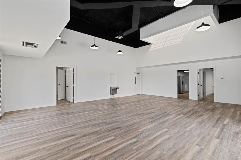 Corsicana - Commercial Sale