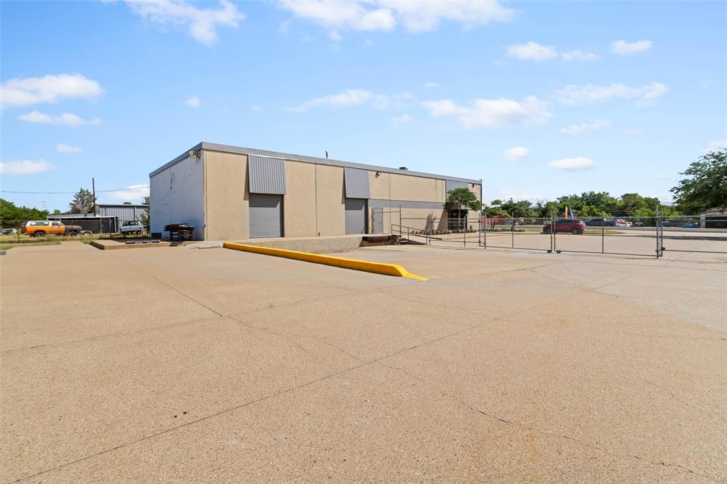 Corsicana - Commercial Sale