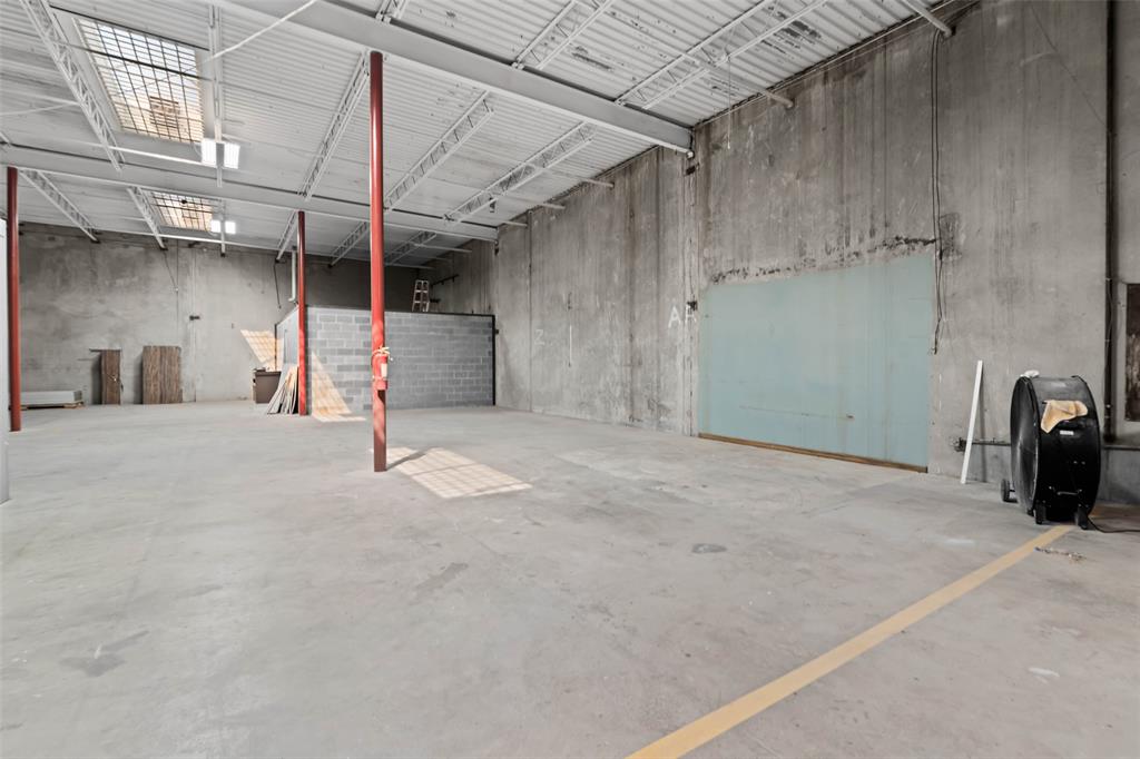 Corsicana - Commercial Sale