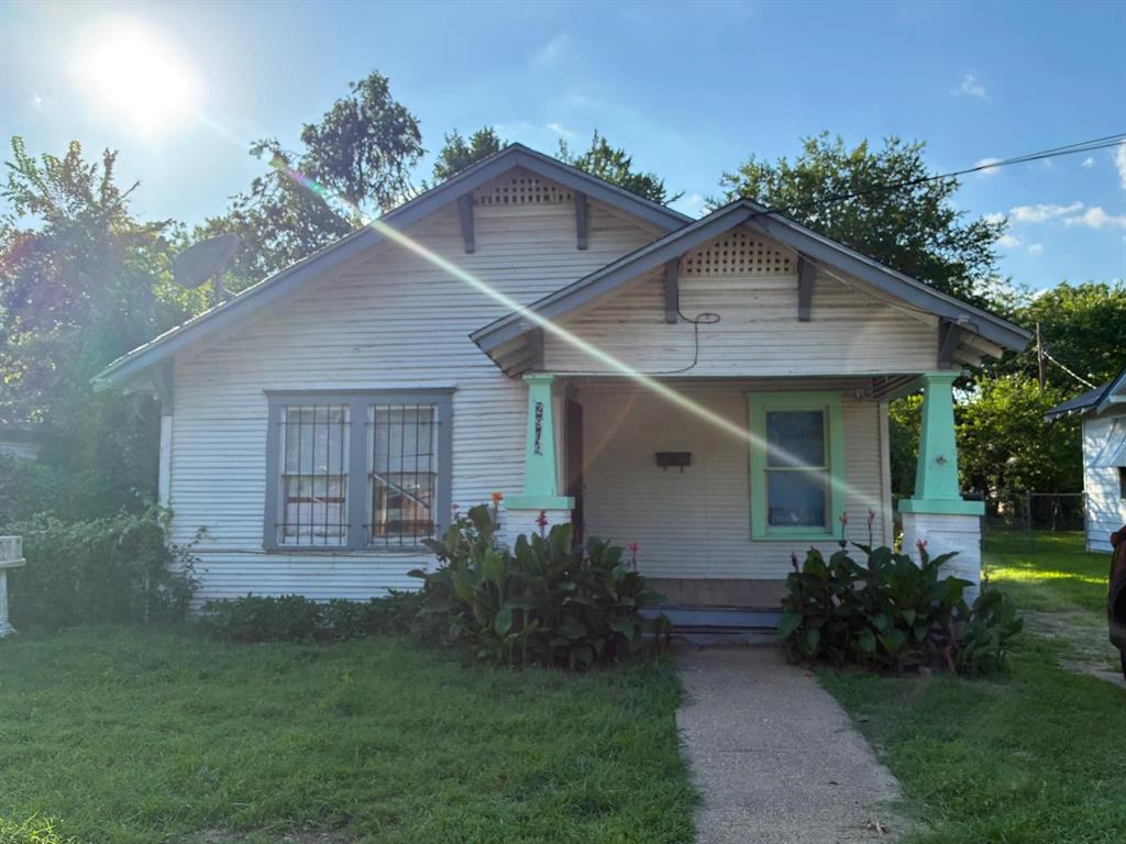 PERFECT INVESTOR OPPORTUNITY. House located in the heart of Dallas near Fair Park. Cash only or Private Money Lender. Contact listing agent for details!