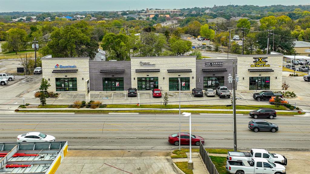 808 Plaza is 10,650 SF, Multi-Tenant Neighborhood Retail Center that is 100% leased in the thriving and growing Weatherford, TX market.  Located off Texas State Highway 180 with 255 ft of road frontage. Tenants are a complementary mix of internet-resistant, service-oriented businesses that include Domino’s Pizza, Thrive Apothecary, Ranch Boulevard Boutique, The Garage Men’s Grooming, Destination Chiropractic & Texas Leisure. Constructed in 2020, the building is situated on 1.21 acres with ample paved parking. Positioned 2 minutes from Downtown Weatherford and 20 minutes from Downtown Fort Worth. All tenants experience rent escalations during their primary lease term and all have renewal options. All tenants are under NNN leases