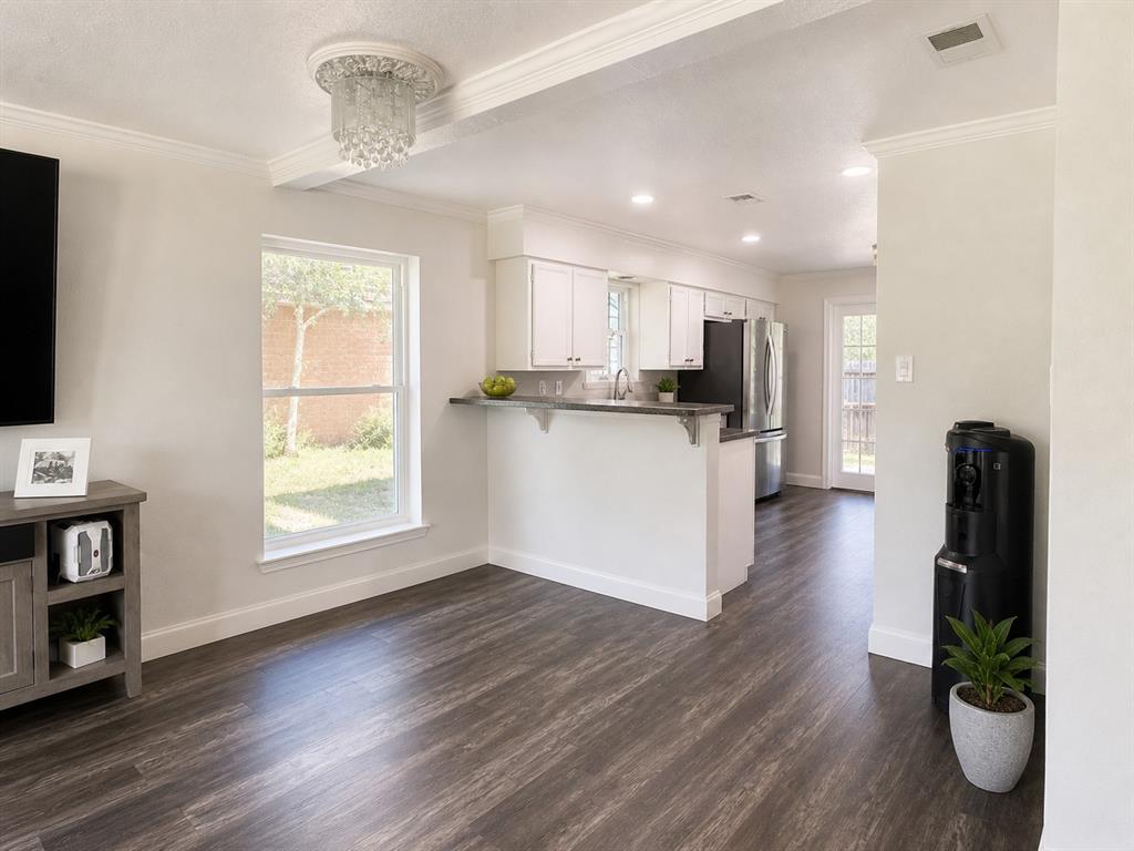 Country Club Manor - Residential