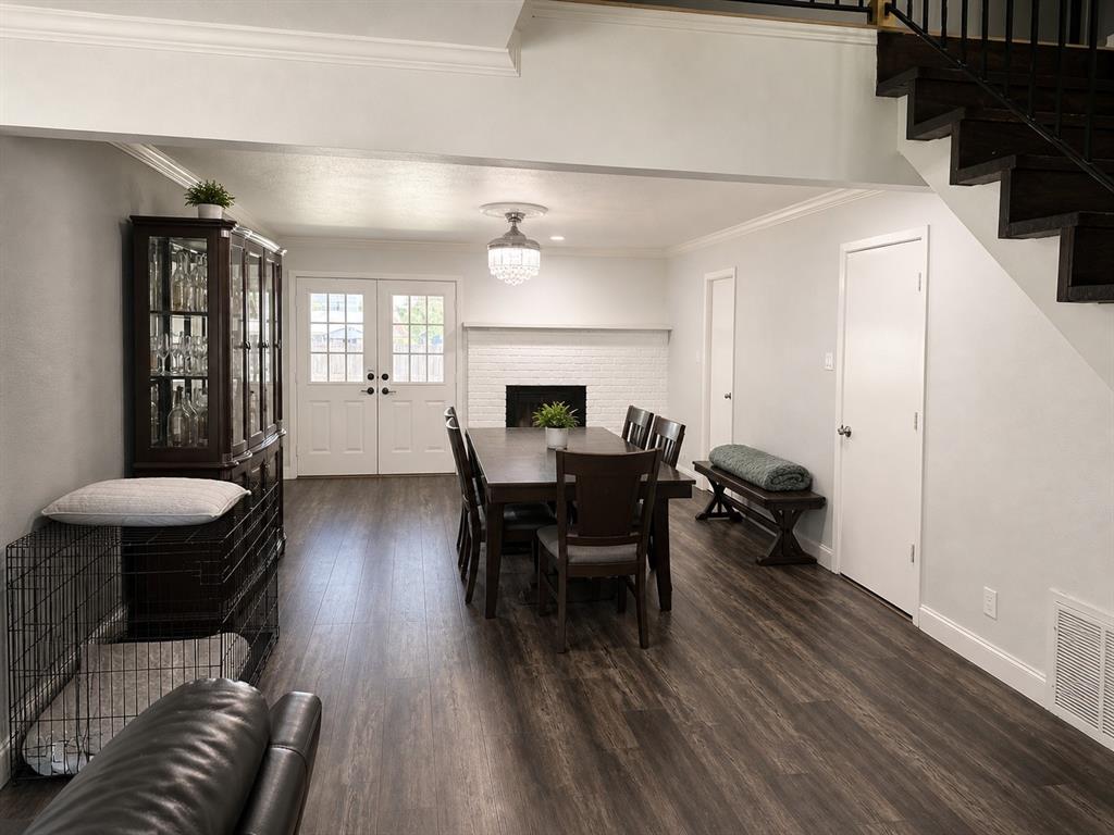 Country Club Manor - Residential