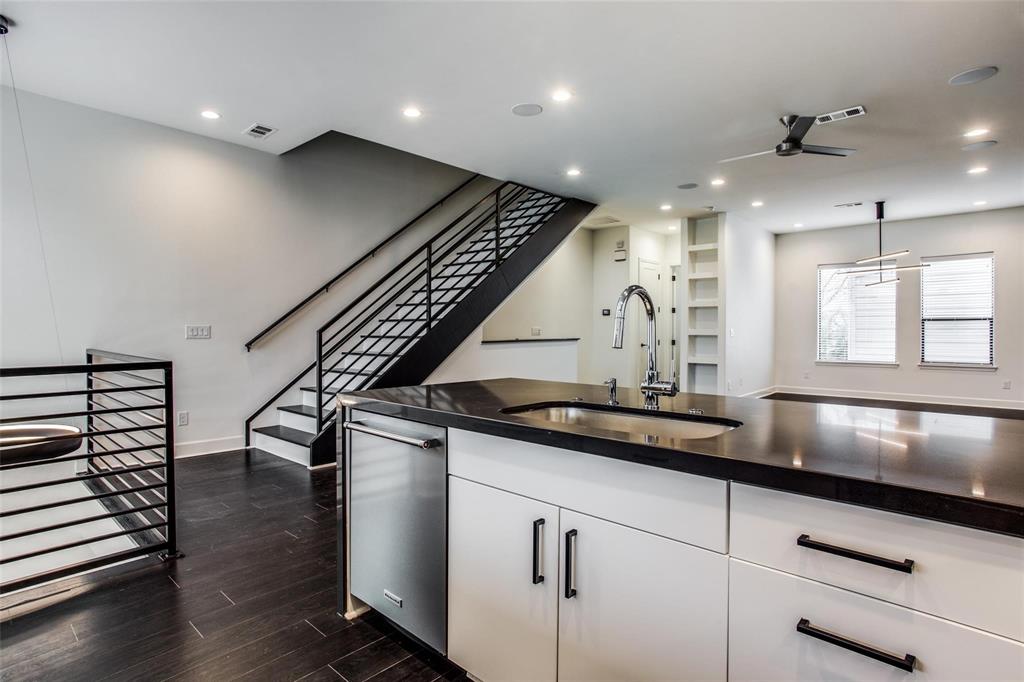 HICKORY VISTA TOWNHOMES - Residential Lease