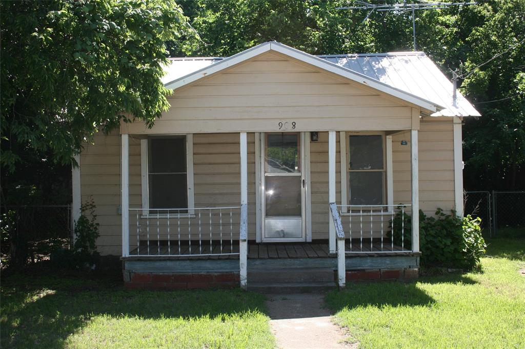 This charming 1-bedroom, 1-bath bungalow offers 528 sq ft of preserved originality, perfectly positioned just north of the historic Courthouse Square. Filled with authentic materials and timeless character, this home captures the craftsmanship of its era while providing a cozy, efficient layout. Its location delivers unbeatable walkability to downtown shops, dining, and community events, all while nestled in a quiet, established neighborhood. A rare opportunity to own a piece of Weatherford’s history with endless potential for restoration, investment, or a thoughtfully curated personal retreat.