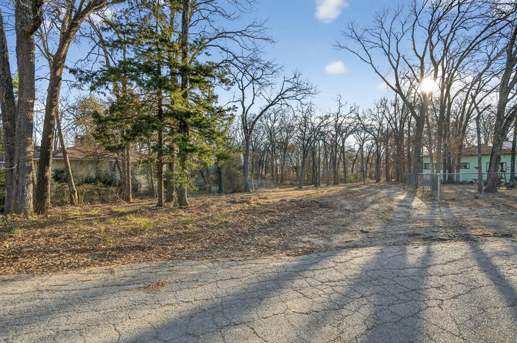 Whispering Oaks - Land