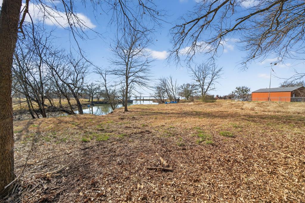Whispering Oaks - Land