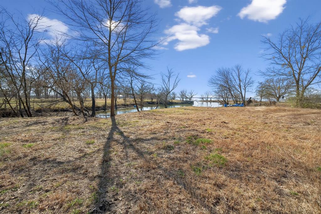 Whispering Oaks - Land