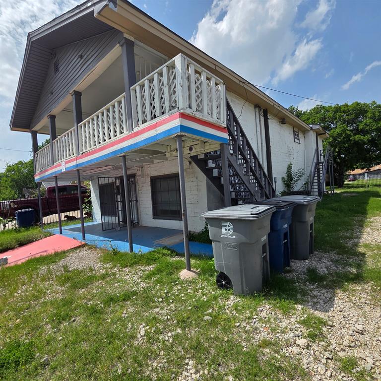 Prime West Dallas Trinity Groves Redevelopment opportunity.Existing commercial property in one of Dallas fastest growing area, surrounded by new homes. ideal for investors, builders seeking conversion or teardown potential for residential use. Property SOLD AS IS. Buyer and Buyer Agent verify all measurement.