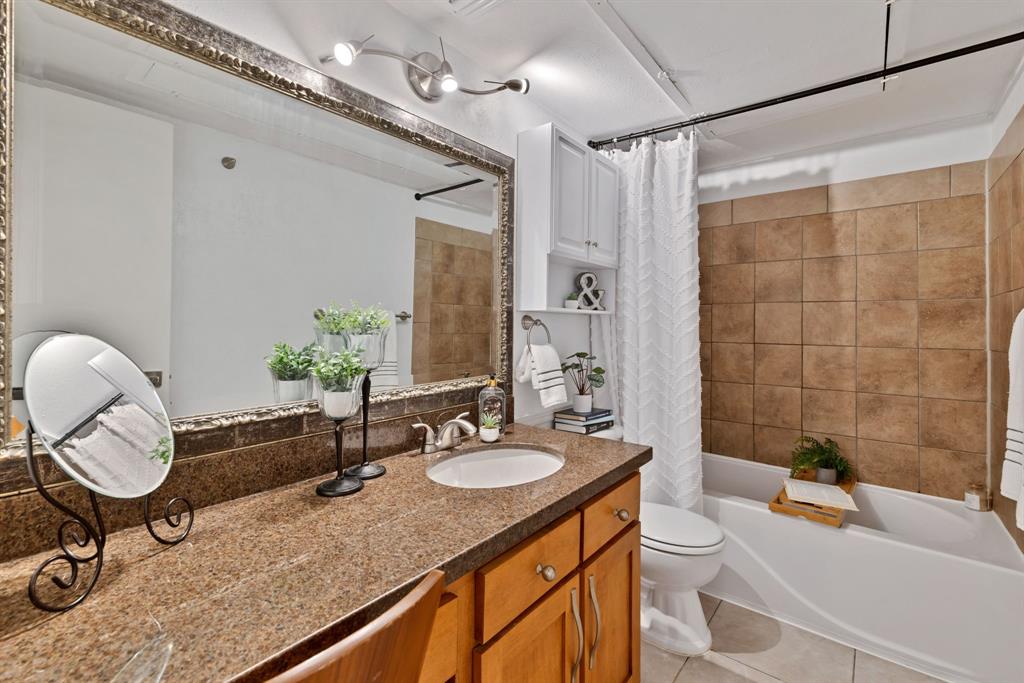 Hollows North Condo - Residential