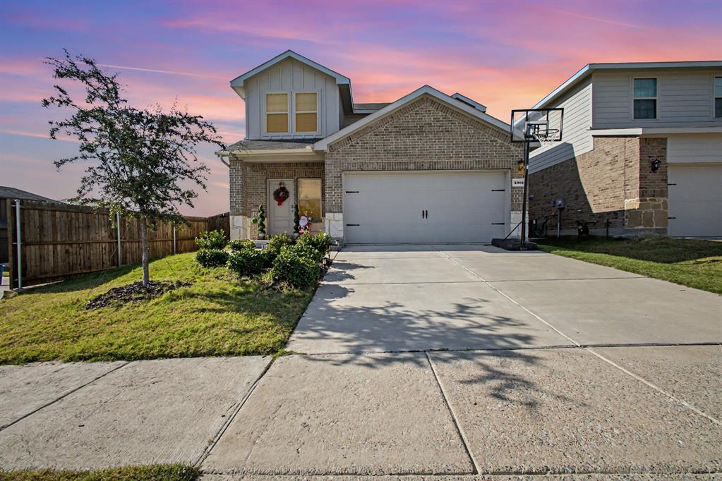Discounted rate options and no lender fee future refinancing may be available for qualified buyers of this home.
Steps from the lake in Travis Ranch Governors community in Forney, TX and sits on a large corner fenced lot with covered front and rear porches. The main level includes a foyer, open layout, kitchen with island and breakfast bar, and luxury vinyl plank flooring. Upstairs has a loft and all bedrooms have carpet. The primary ensuite has a walk in closet, glass framed shower, and water closet. Quartz countertops in kitchen and bathrooms. The community offers a pool, clubhouse, sidewalks, and recreation courts and is minutes from U.S. 80 Frontage Road, schools, and shopping. .