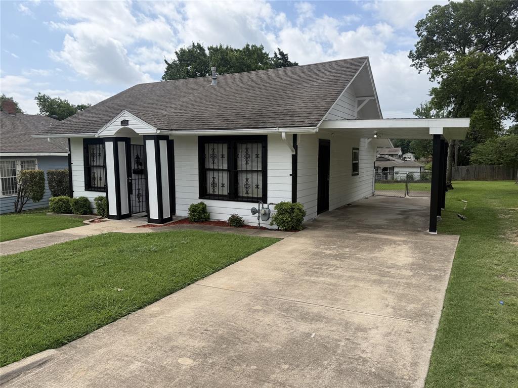 Beautiful, maintained brick home nestled in the heart of Dallas' historic district. Enjoy great curb appeal, a covered carport, and a large backyard with plenty of space to relax, entertain, or play. Home features an open floor plan with 2 bedrooms & 1 full bath with fresh paint and floors for a starter family looking to grow a family. This beautifully designed home offers attractive interior and exterior features and is truly move-in ready.

Great location minutes from Downtown Dallas, and major highways. The home provides easy access to local parks, schools, shopping, and dining. Nearby attractions such as the Dallas Zoo and the Trinity River corridor offer additional recreation and entertainment opportunities. No HOA. NO SURVEY. Buyer & Buyer's Agent to verify all property info. Don't miss this unique opportunity to own a piece of history with all the modern comforts you desire.