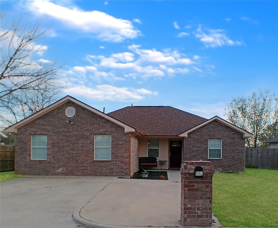 Welcome home to this move in ready 3-bedroom, 2-bath brick home in Mineral Wells. Inside, you’ll find a bright, open layout with vaulted ceilings and a spacious kitchen featuring stainless steel appliances, plenty of storage, and a dedicated dining area perfect for everyday living and gathering with friends and family.
The split bedroom design offers a private primary suite, while the large bonus room gives you the flexibility for a second living area, home office, or game room to fit your lifestyle.
Step outside to enjoy covered front and back porches, a fully fenced backyard ideal for kids or pets, plus a detached garage with rear access and extra front parking for added convenience. All of this in a great location close to schools, shopping, dining, and downtown.