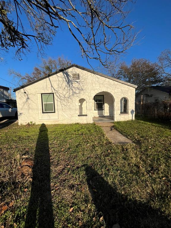 This cute 2-bedroom, 2-bath home offers strong potential for the right buyer. Conveniently located just minutes from shopping, dining, and quick highway access, this property is ideal for a flip, rental, or value-add investment. The home does need some repairs and updates, providing a great opportunity to build equity and customize improvements to maximize returns. Solid layout, desirable location, and strong resale or rental demand make this a smart addition to any investment portfolio. Past records show home was completely renovated in 2023