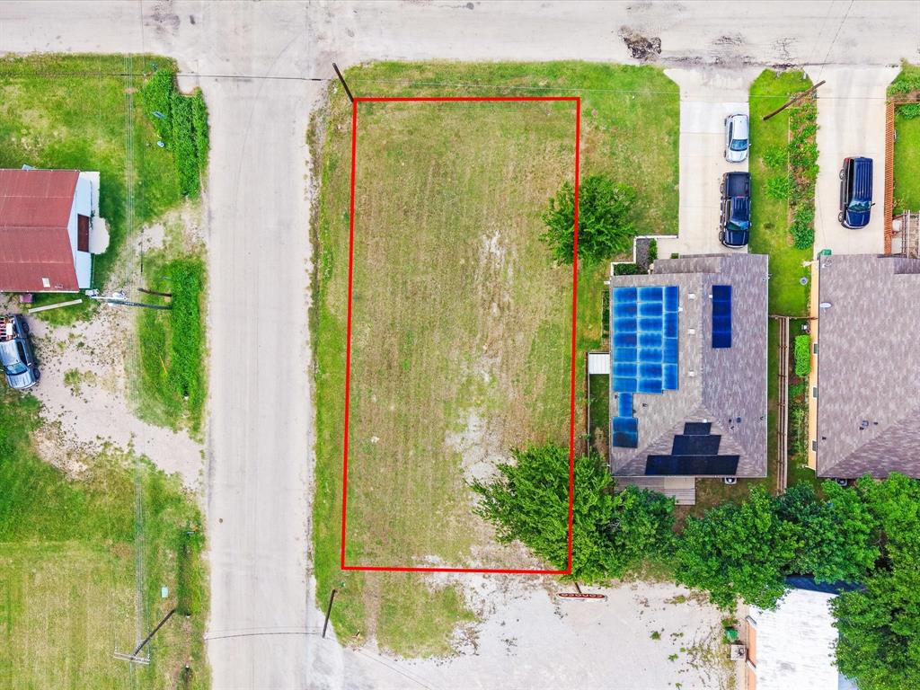 Build your dream home on this prime 5,009 sq ft residential corner lot at 1000 SE 3rd St, Mineral Wells, TX! This flat, build-ready lot sits in a neighborhood seeing new construction take shape, just minutes from historic downtown Mineral Wells with easy access to schools, shopping, and local charm. Zoned residential and ready for development — a great opportunity for builders or buyers ready to create something custom. Schedule your site visit today!