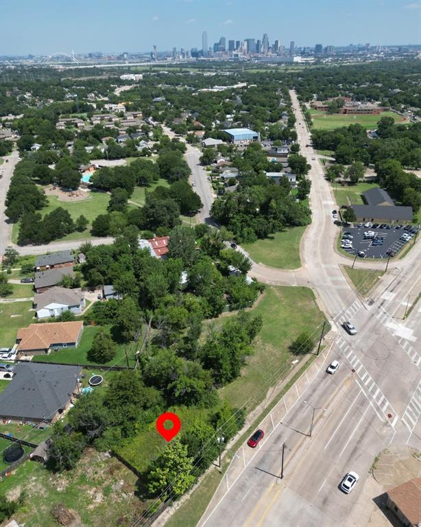 An excellent investment opportunity is available in Dallas. This prime commercial lot is perfect for business owners looking to build or investors seeking a profitable investment. Located strategically close to downtown Dallas and Cedar Crest Golf Course, this property is full of potential for development. Dallas's vibrant business hub makes it an ideal location for various ventures.