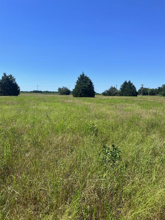 Residential 7.307-acre lot in deed restricted subdivision with lake access just down the street at county park or less than a mile from 309 Boat Ramp.  Plenty of room for your home and shop and restrictions allows 2 horses. A nice quiet area with the country feel to enjoy being close to Richland Chambers Lake. Great fishing area of the lake. Owner will consider owner carry note.