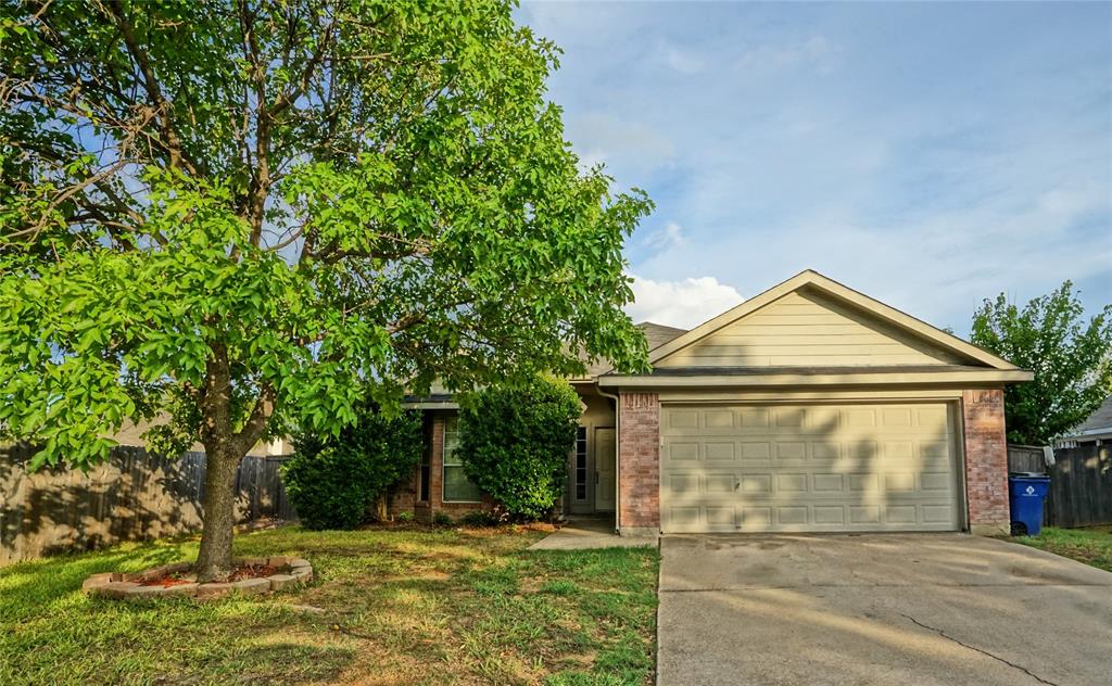 Nice open floorplan with large backyard.  Living area has high ceilings and a wood burning fireplace.  Large kitchen with room for a dining table.  There is carpet in all bedrooms, and hard surface flooring in the rest of the home.  Master suite has a large walk in closet, separate shower and garden tub. Pets accepted on a case by case basis.