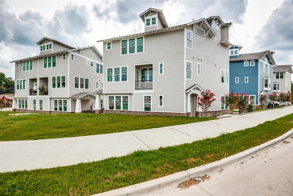 SELLER WILL GIVE $500 OFF RENT IN DECEMBER 2023 AND JANUARY 2024 WITH A 15-MONTH LEASE STARTING ON OR BEFORE DECEMBER 15, 2023.
Welcome to a beautiful Craftsman-style end unit with covered porch that captures the essence of the surrounding historic neighborhood. Live a walkable lifestyle across from Kidd Springs Park, aquatic center, & steps to trendy shops & restaurants of Tyler-Polk retail district. Enjoy a spacious layout with tall ceilings, abundant natural light through low-E windows, wood floors, contemporary design, large 2-car garage, and beautiful views of the neighborhood. Premium Kitchen includes gas range, quartz counters & custom cabinetry.  Bedrooms feature large closets and luxury ensuite baths. Refrigerator, washer and dryer included.