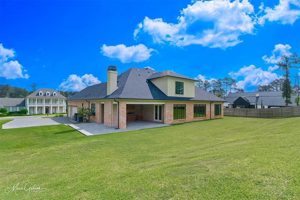 LONG LAKE ESTATES - Residential