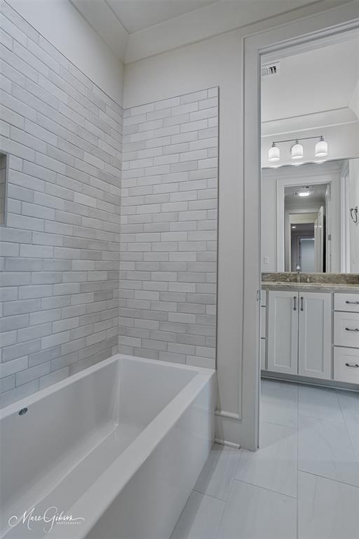 LONG LAKE ESTATES - Residential