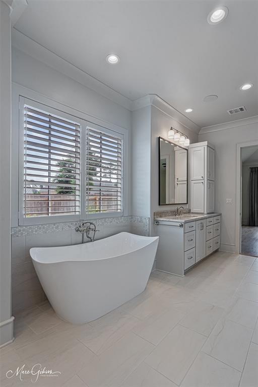 LONG LAKE ESTATES - Residential