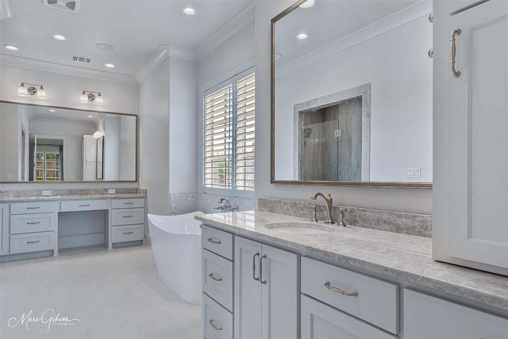 LONG LAKE ESTATES - Residential