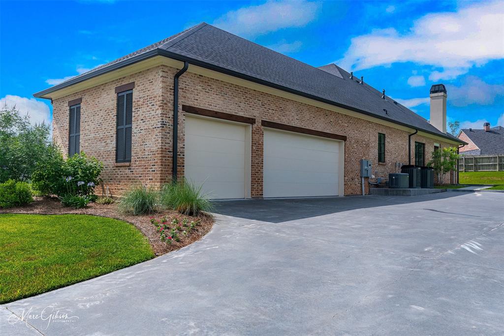 LONG LAKE ESTATES - Residential
