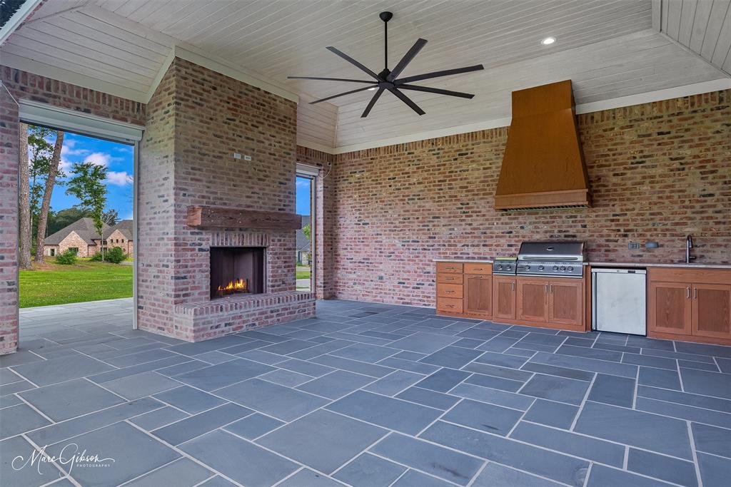 LONG LAKE ESTATES - Residential
