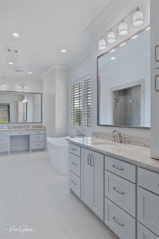 LONG LAKE ESTATES - Residential