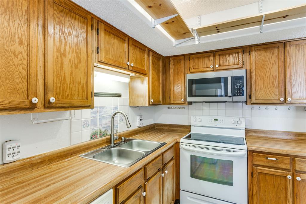 Arlington Oaks Condo - Residential