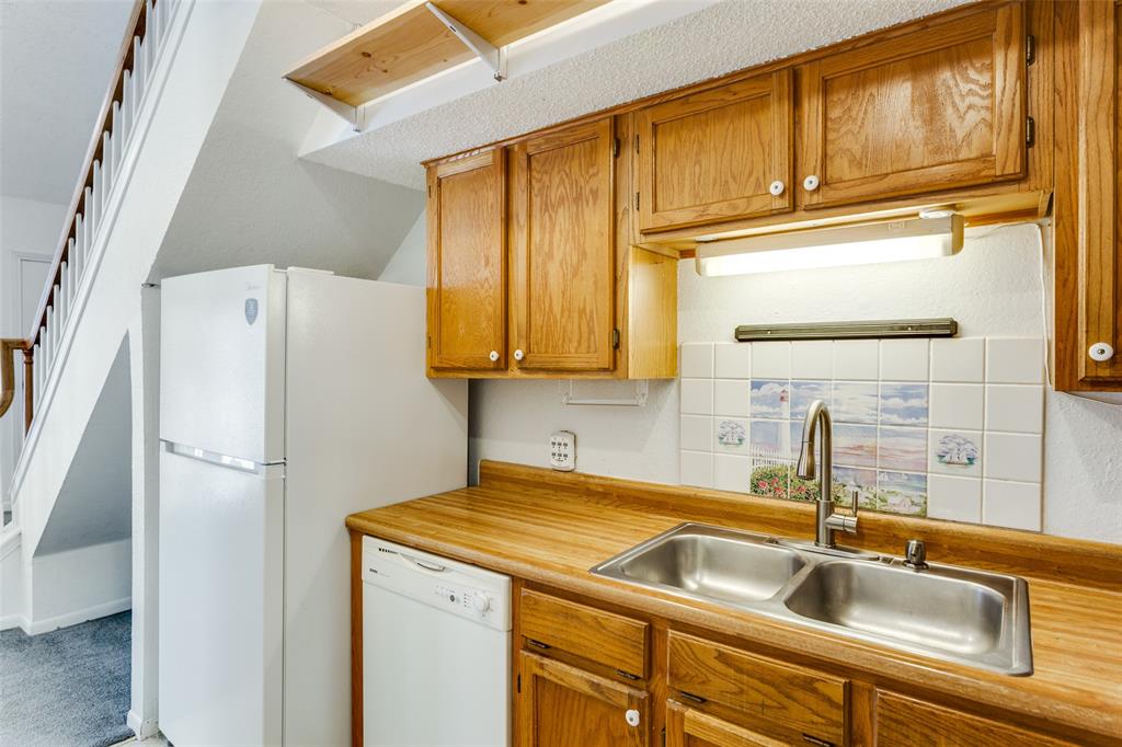 Arlington Oaks Condo - Residential