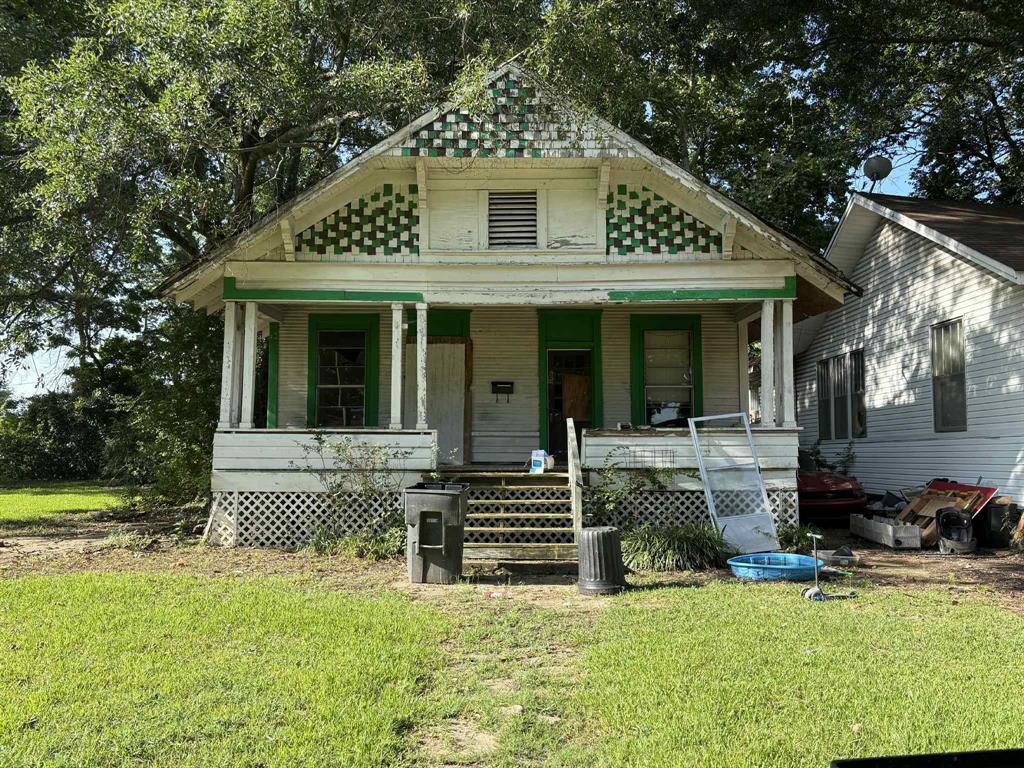 This property is a duplex that was converted back into a single dwelling. It is vacant currently. Please contact for more information.