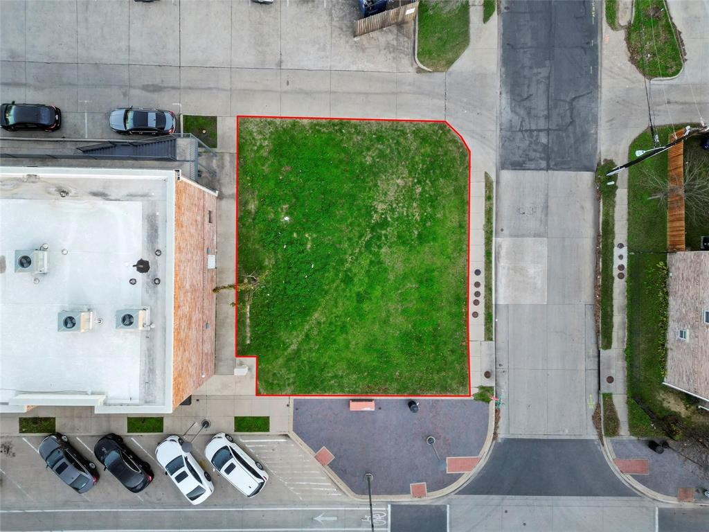 Builders and investors, bring your plans to build out this vacant lot in Dallas. Located minutes from downtown Dallas, the possibilities are endless.