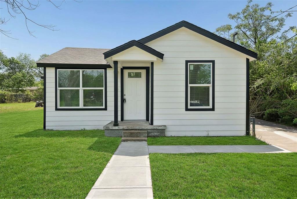 Move-in ready and fully renovated, this home delivers a clean, updated feel.  With a spacious footprint and thoughtful updates throughout, this home is dialed in for both comfort and charm.  All new appliances, shining stone counters throughout, as well as every inch newly floored!  The oversized detached garage also offers additional storage or your perfect workspace.
Positioned in a central Fort Worth location, you’re minutes from parks, community centers, and everyday essentials, with easy access to everything the city has to offer. Whether you’re looking for a primary residence or a smart investment property, this one checks the boxes with long-term upside and consistent demand in the area.
Zoned to Fort Worth ISD, with nearby schools including Maude I. Logan Elementary, Phalen Leadership Academy at James Martin Jacquet, and Dunbar High School.