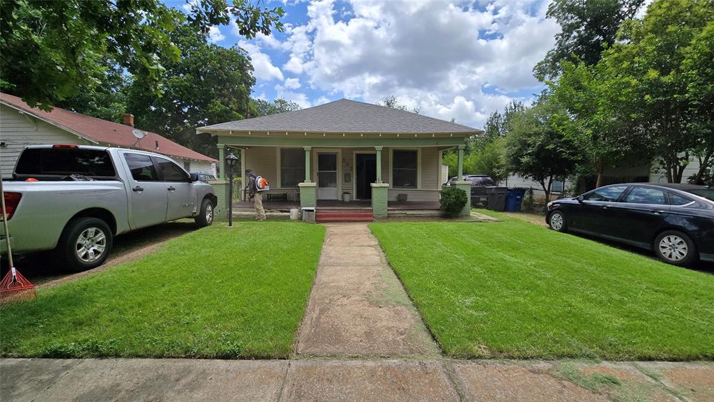 Investor Opportunity Selling As-Is in North Oak Cliff. Discover an exceptional as-is investment opportunity in one of Dallas’ fastest-appreciating neighborhoods. Located just minutes from Downtown Dallas, Bishop Arts District, and the vibrant North Oak Cliff corridor, this 3-bedroom, 2-bath home offers the perfect canvas for a profitable flip or value-add project. HVAC recently installed and in good working condition, Roof recently replaced and good condition, and Foundation work may be needed
The surrounding area continues to see significant redevelopment, making this an ideal opportunity for builders, flippers, or buy-and-hold investors seeking long-term appreciation. Strong flip potential in a high-growth neighborhood. Surrounded by renovated homes and active investor activity. Serious END BUYERS ONLY. NO WHOLESALERS, ASSIGNMENT OF CONTRACT OR CREATIVE FINANCING.