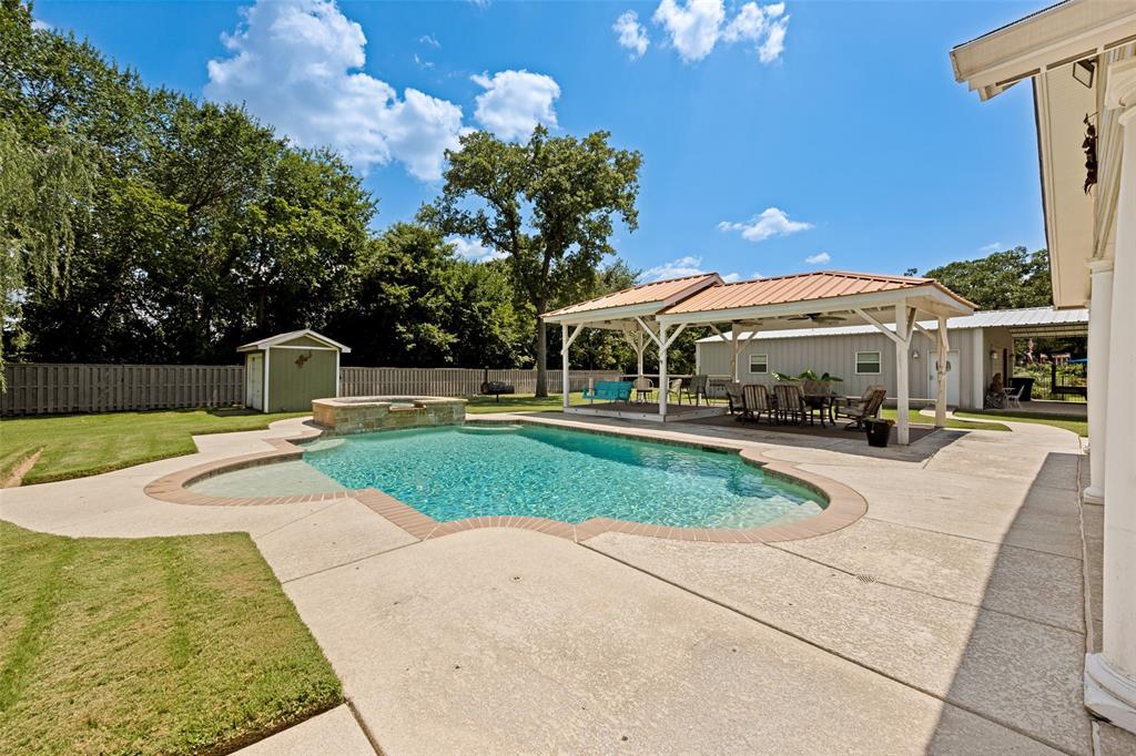 Towering Oaks - Residential