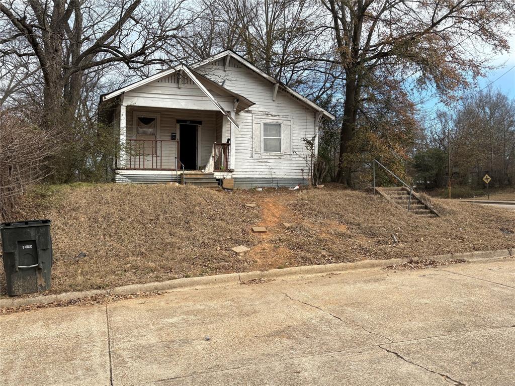 Investment Opportunity! This is property part of a 6 Property Package Deal. Seller is willing to sell smaller package as well. With some renovation and improvements, this property could become a good cash flowing property. Here is some information for all of the properties that is part of the package deal. Each property is under 30K! 1941 Walnut St 22k, 450 E 84th st 25k, 3419 W 70th st 26k, 2529 Merwin st 26k, 1151 Kenneth Ave 23k, 2814 Mertis Ave 21k.